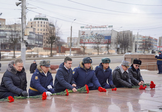 В Иванове в День защитника Отечества возложили цветы к мемориалу Героям фронта и тыла
