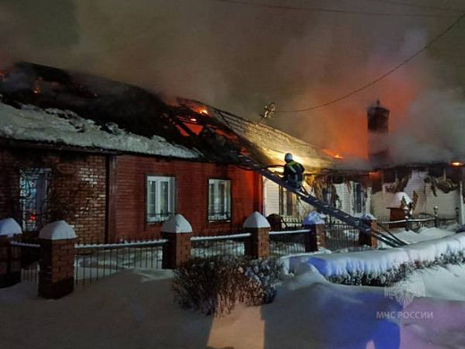 В новогоднюю ночь в Кинешме сгорел дом на две семьи