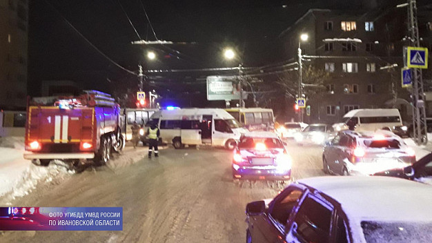  При столкновении двух пассажирских автобусов пострадали 4 человека 