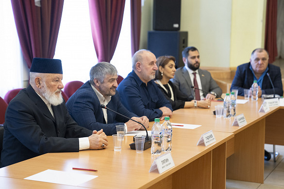 Губернатор провел встречу с представителями  национально-культурных объединений