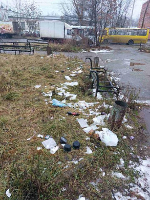 На площади Примирения в Иванове - бардак