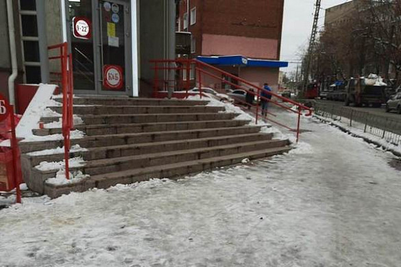  В Иванове мэрия напомнила собственникам зданий, что снег и наледь нужно убирать