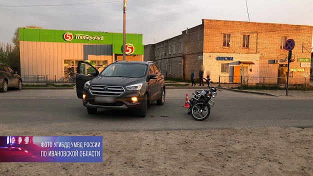 В Ивановской области две девочки на мопеде попали в ДТП