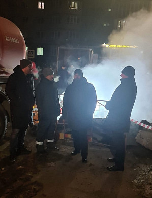 Мэр Иванова Владимир Шарыпов провел совещание на месте аварии на теплосетях