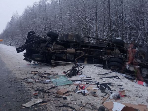  В Ивановской области погибших в утренней аварии водителей пришлось извлекать специнструментом 