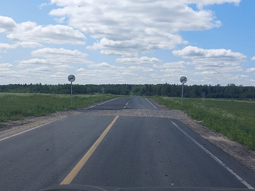 Дорогу Фурманов-Каминский-Федорково, где из-за переувлажнения грунта просел асфальт, привели в порядок