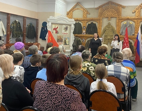 В селе Мыт открыли памятную доску детям, эвакуированным из блокадного Ленинграда