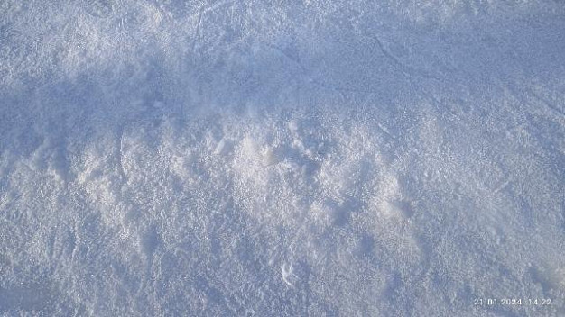 Жители ЖБК недовольны льдом на детской площадке