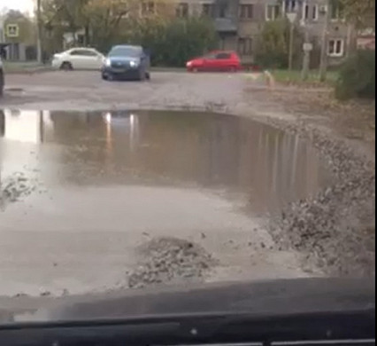 Заехать во двор один из домов на ул. Ташкентской очень сложно