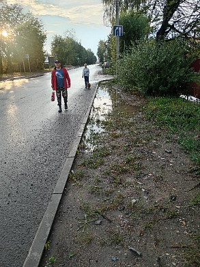 На ул. Революционной забыли сделать тротуары