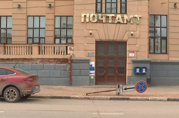  В Иванове напротив Главпочтамта уронили знак, запрещающий остановку