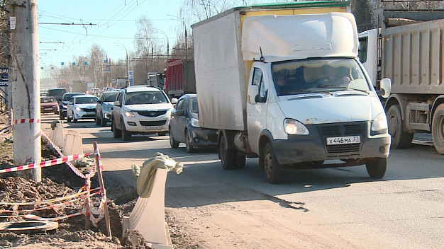 Асфальт на улице Лежневской в Иванове начали фрезеровать