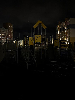В микрорайоне Московский нет освещения на детской площадке
