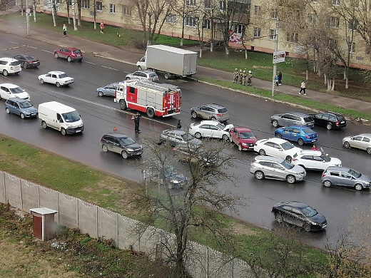 В Иванове на улице Лежневской столкнулись 4 автомобиля