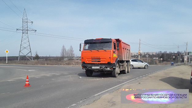 После столкновения с «КАМАЗом» в Ивановском районе водительница Kia госпитализирована