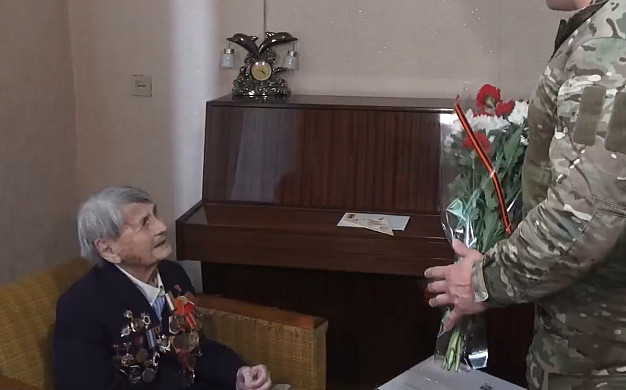 Ивановские десантники поздравили в Луганске ветеранов Великой Отечественной