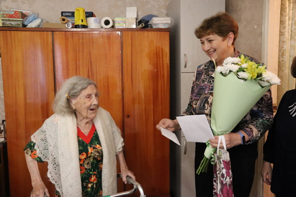 В Иванове со 100-летним юбилеем поздравили Зинаиду Константиновну Макарову