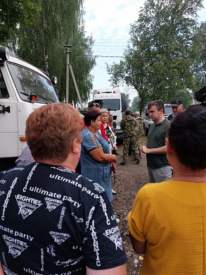Губернатор третий день работает в Южском районе, где горят леса