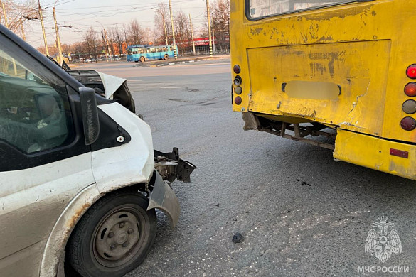 В Иванове 6 человек пострадали в ДТП с двумя автобусами