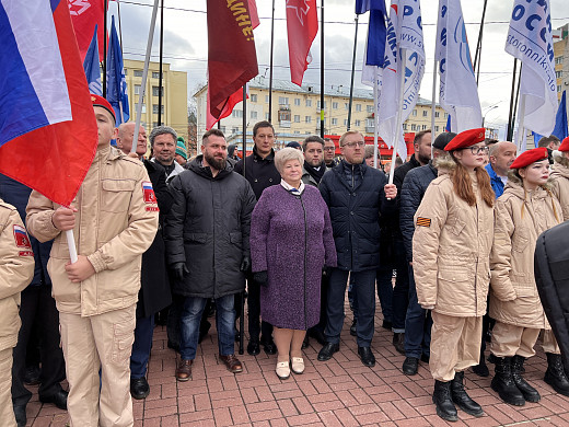 В Иванове развернули 37-метровый флаг России