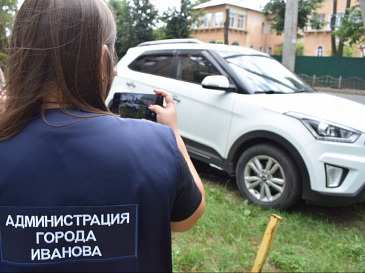  В Иванове за парковку на газонах ежегодно штрафуют более ста нарушителей 