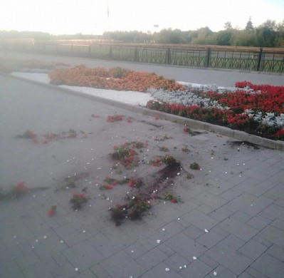 В Шуе вандалы устроили погром на Октябрьском мосту