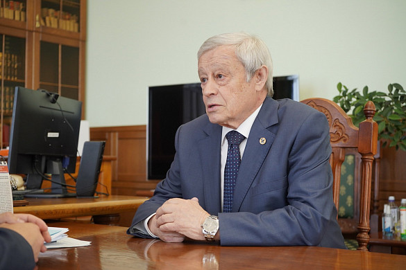 Станислав Воскресенский поздравил Оскара Койфмана с избранием действительным членом РАН