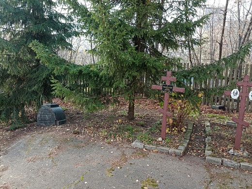 Житель Ивановской области обнаружил среди мусора надгробие купеческой жены