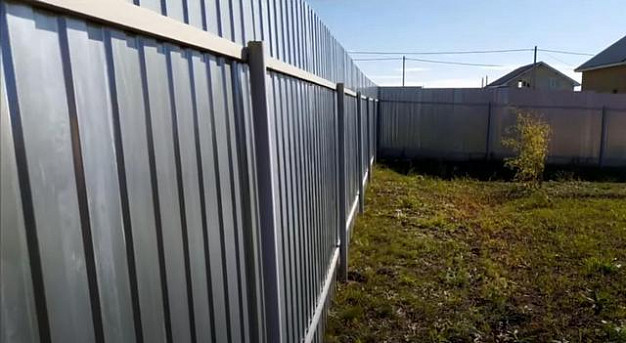 Предприниматель заплатит ивановке более 600 тысяч рублей за неустановленные забор и калитку