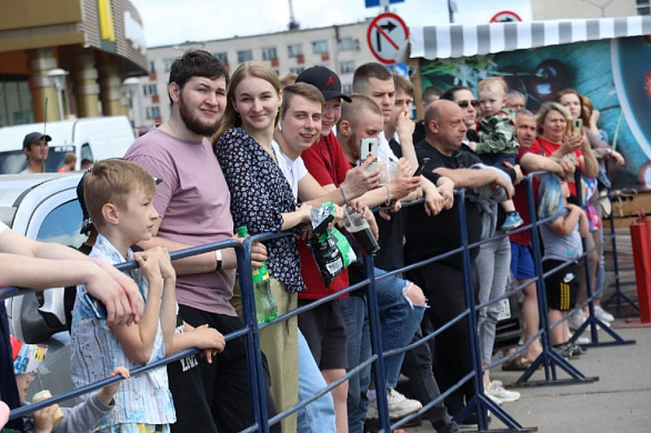 Мэр Иванова Владимир Шарыпов подрифтовал у торгового центра