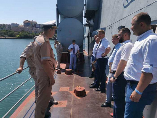 Мэр Владимир Шарыпов побывал на ракетном катере «Ивановец» в Севастополе