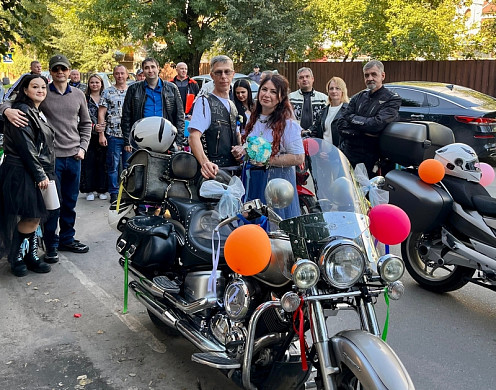  В Шуе молодожены приехали в загс на мотоциклах 