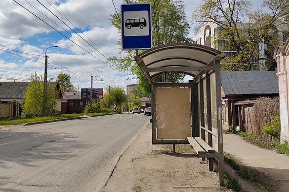  С ивановских остановок убирают незаконные афиши 