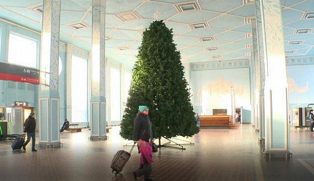 На Ивановском железнодорожном вокзале поставили елку