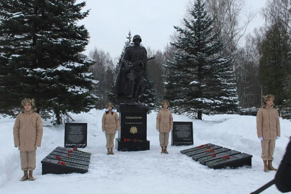 Чиновники и депутаты почтили память ивановцев, погибших в Сталинградской битве