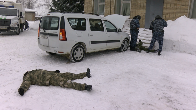  В Ивановской области конвоиры УФСИН учились отражать атаку на автозак 