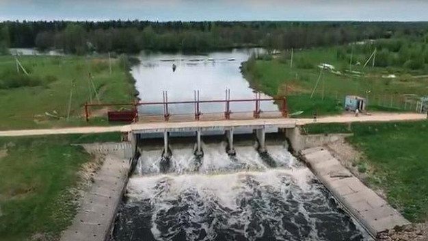 На реке Тезе в Ивановской области ремонтируют деревянные шлюзы