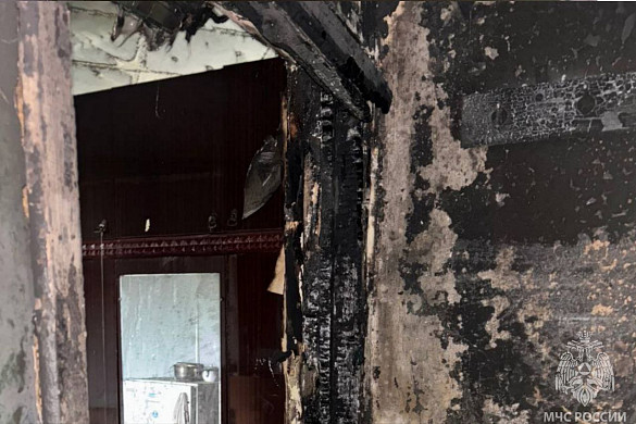 Пожарные в Старой Вичуге спасли мужчину из горящей квартиры