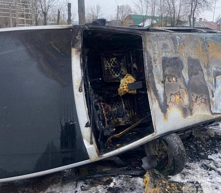 В Тейкове во время ремонта сгорел автомобиль