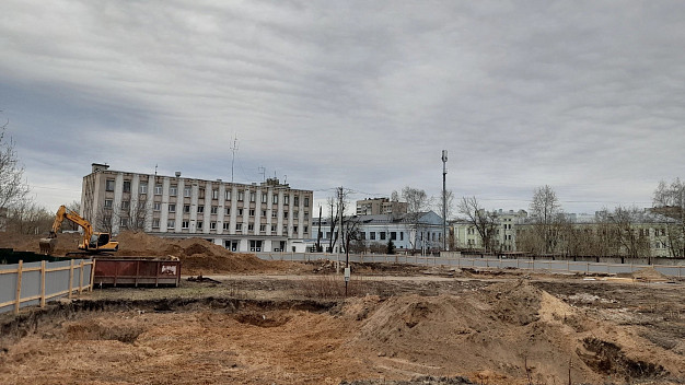 Возле вокзала начато строительство многоквартирного дома