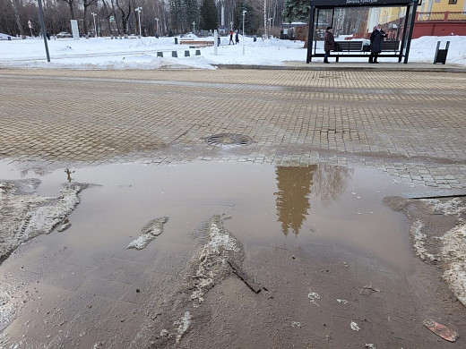 В Вичуге подрядчик за свой счёт восстановит поплывшую тротуарную плитку