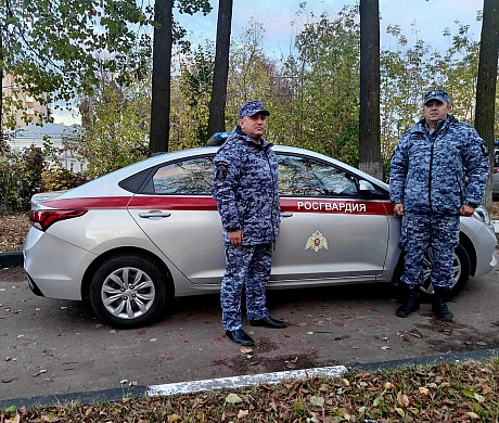 В Иванове сотрудники Росгвардии спасли ребенка от стаи бродячих собак