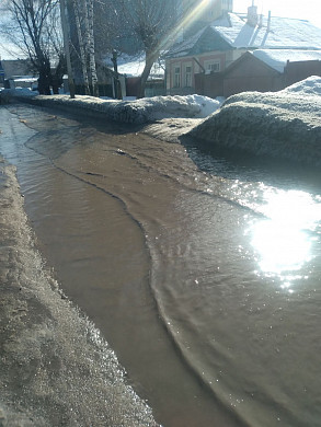 Жителям м. Минеево перекрыла путь большая вода