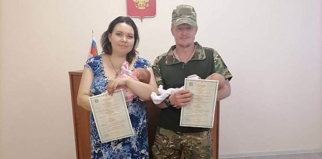 Бойцу СВО дали отпуск, чтобы забрать двойню из приволжского роддома