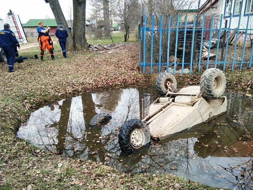 В Ивановской области водитель тюнингованной «Оки» утонул в маленьком пруду