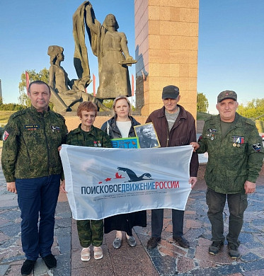 В братской могиле в Новгородской области похоронили летчика-ивановца