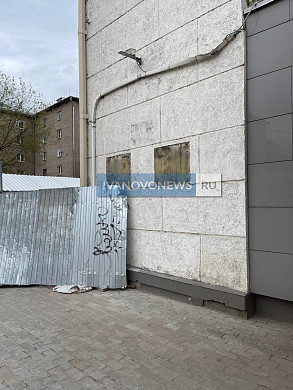 У бывшего здания ивановского Политеха демонтировали мемориал и памятные таблички