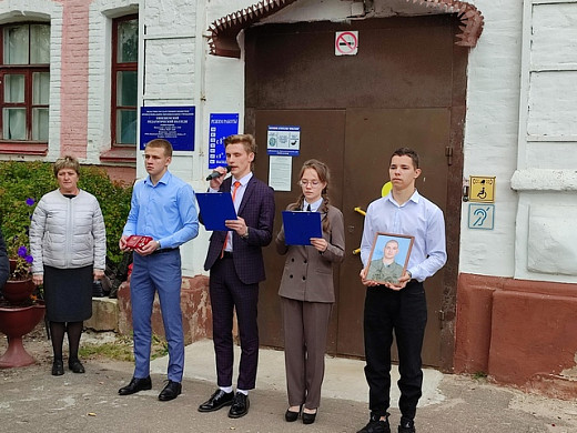 В Кинешме открыли мемориальную доску герою Илье Барышеву
