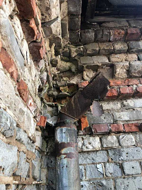  В Иванове на улице Окуловой рушится фасад дома 