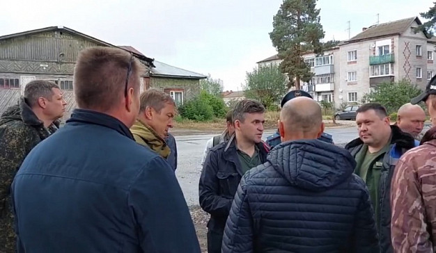 Губернатор Станислав Воскресенский встретился в Талицах с ликвидаторами лесных пожаров